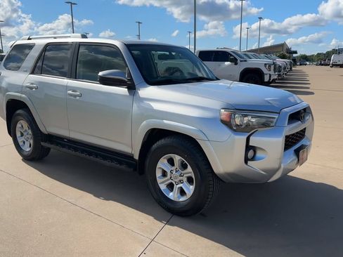 Used 2018 Toyota 4Runner SR5 RWD image 3