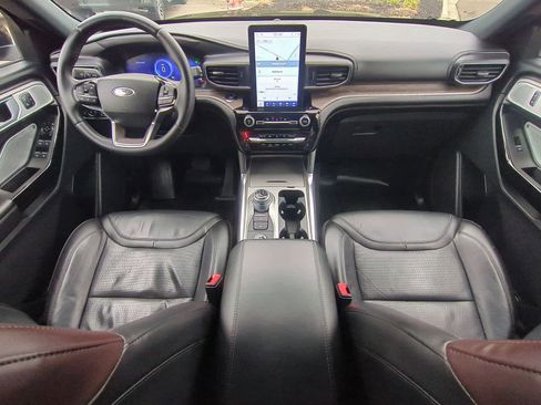 Used 2023 Ford Explorer Platinum w/ Technology Package image 15
