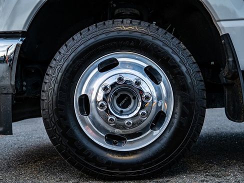 Used 2024 Ford F350 Lariat image 10