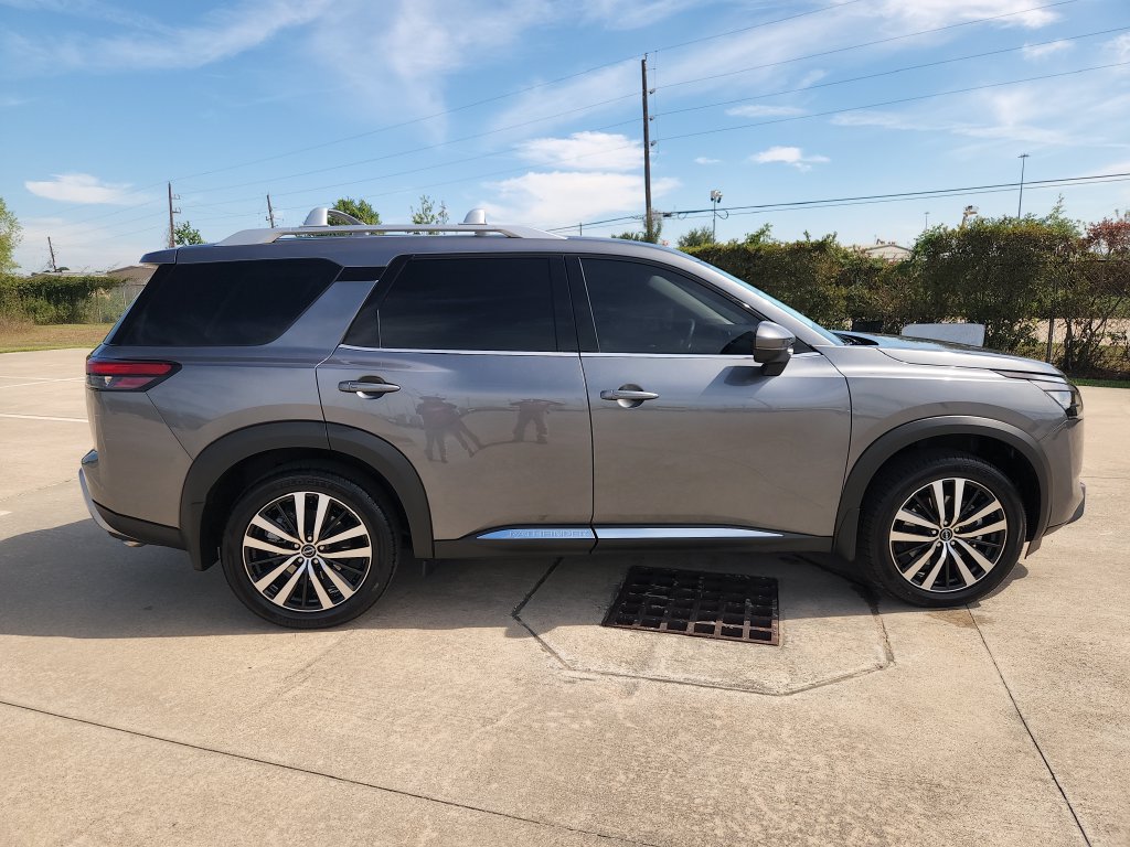 Used 2025 Nissan Pathfinder Platinum w/ Cargo Package FWD image 4