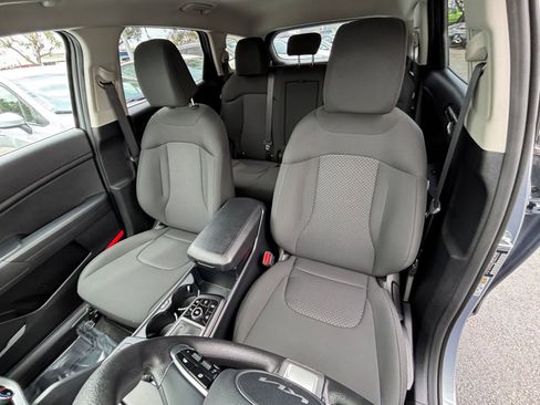 Used 2025 Kia Sportage LX FWD image 36