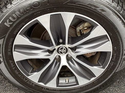 Used 2020 Toyota Highlander XLE image 29