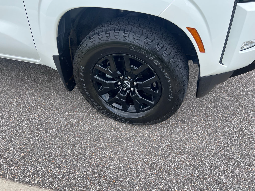 Used 2023 Nissan Frontier SV w/ Midnight Edition Package RWD image 10