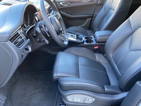 Certified 2025 Porsche Macan image 20