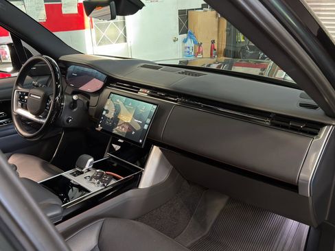 Used 2024 Land Rover Range Rover Long Wheelbase SE AWD/4WD image 18