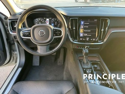 Used 2020 Volvo S60 T5 Momentum image 14