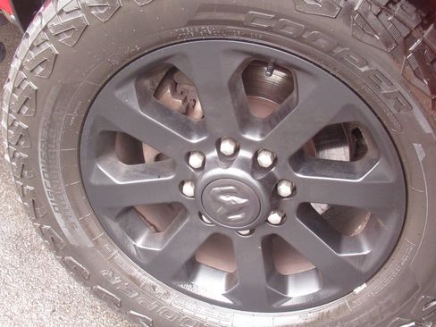 Used 2021 RAM 2500 Big Horn w/ Night Edition AWD/4WD image 4