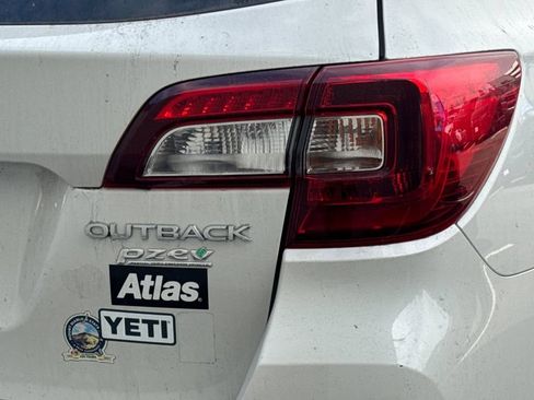 Used 2017 Subaru Outback 2.5i Premium AWD/4WD image 7