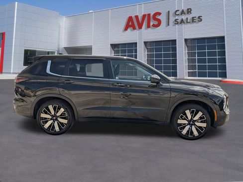 Used 2025 Mitsubishi Outlander SE image 7