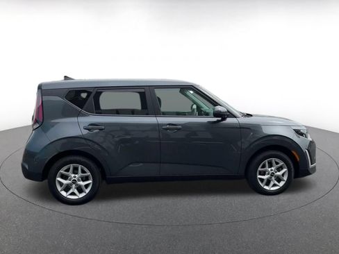 Used 2025 Kia Soul LX w/ LX Technology Package FWD image 15