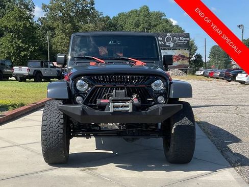 Used 2017 Jeep Wrangler Unlimited Rubicon image 2