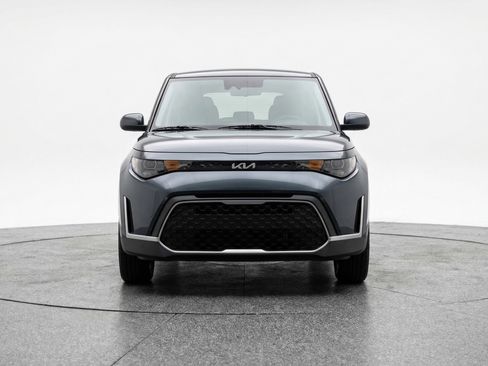 Used 2025 Kia Soul LX w/ LX Technology Package image 2