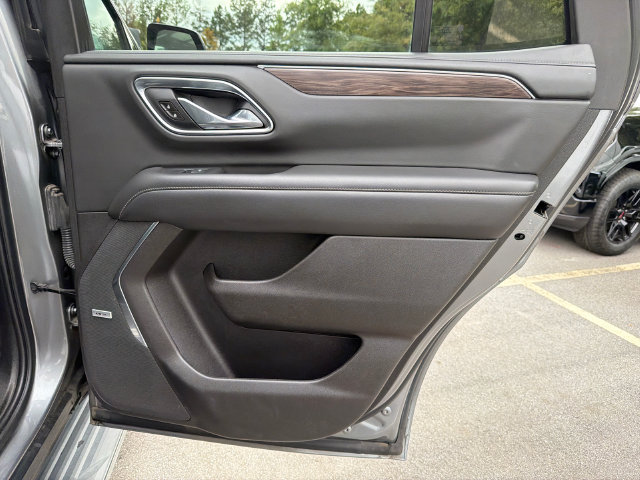 Used 2021 Chevrolet Tahoe LT w/ LT Signature Package RWD image 16