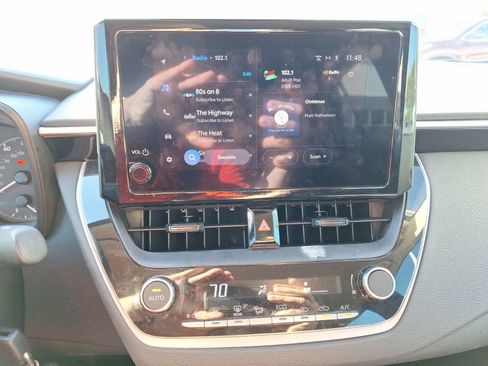 Used 2024 Toyota Corolla LE image 28