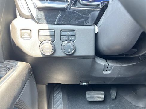 Used 2023 Chevrolet Silverado 1500 LT AWD/4WD image 18