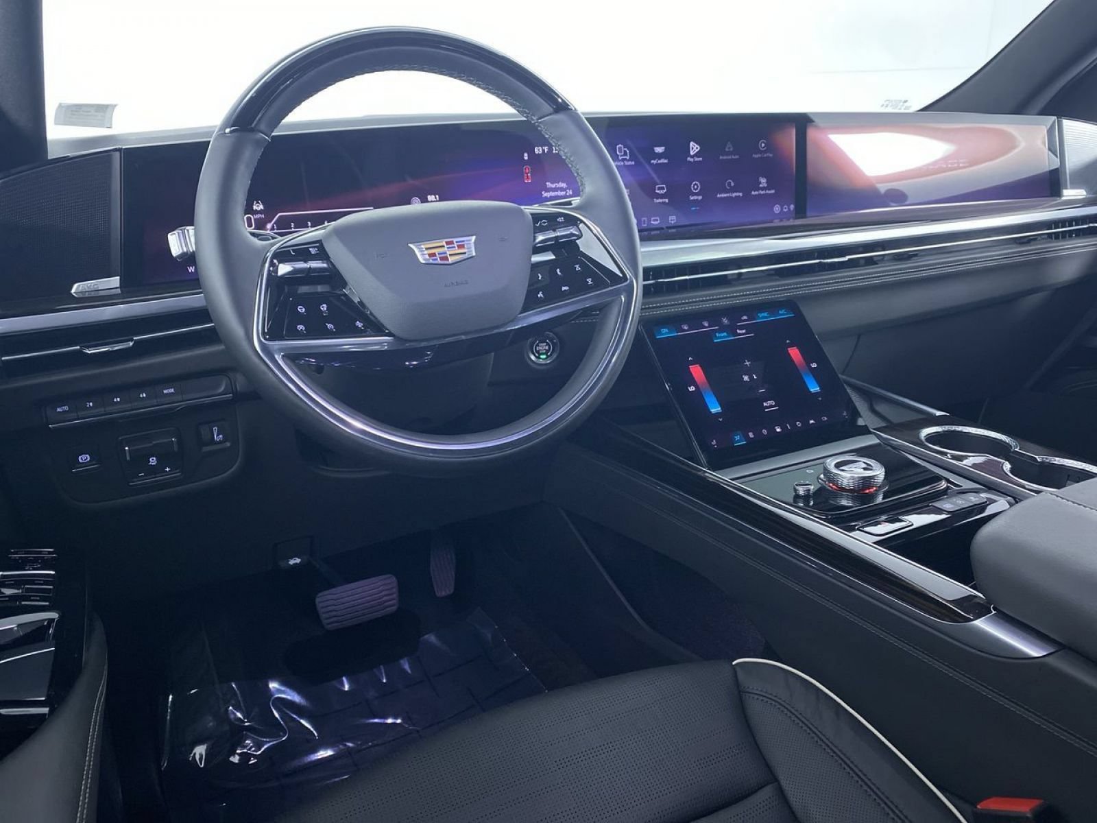 Certified 2026 Cadillac Escalade Luxury AWD/4WD image 2