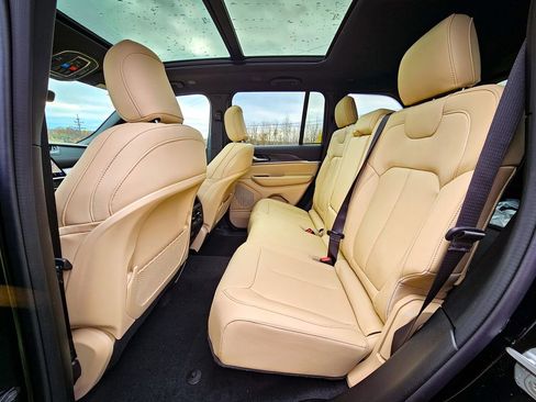 New 2025 Jeep Grand Cherokee Limited image 35