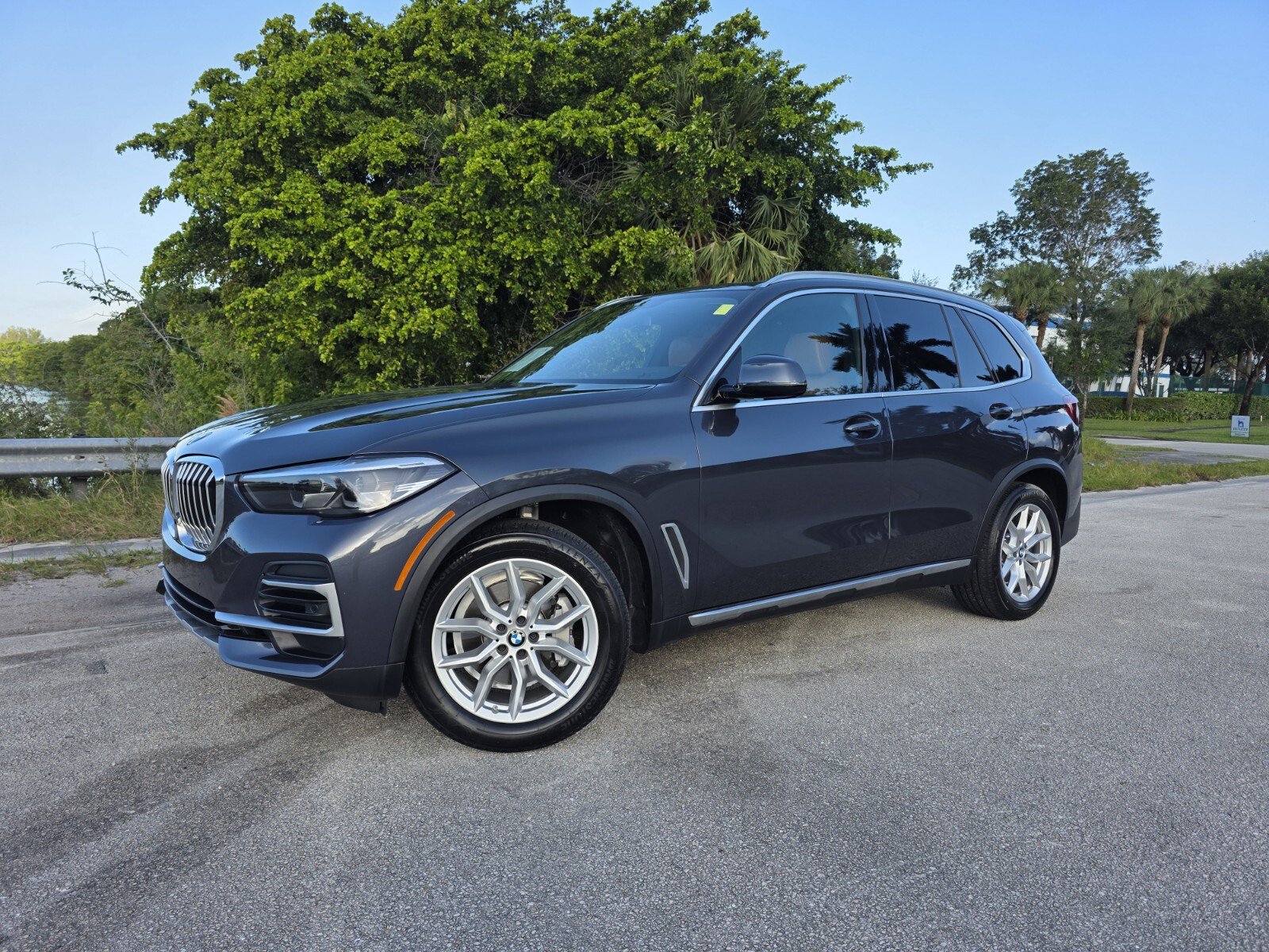 Used 2022 BMW X5 xDrive40i w/ Luxury Seating Package AWD/4WD image 1