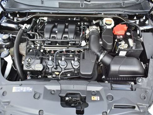 Used 2017 Ford Taurus SEL FWD image 42