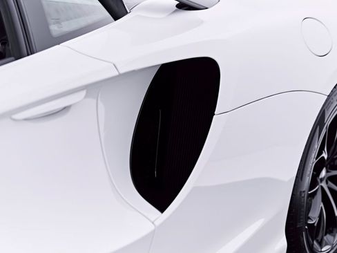 Used 2024 McLaren Artura RWD image 32