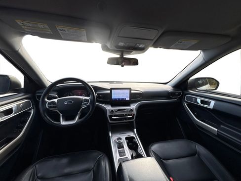 Used 2021 Ford Explorer XLT w/ Equipment Group 202A image 18