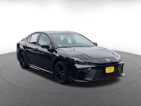 Used 2025 Toyota Camry SE FWD image 3