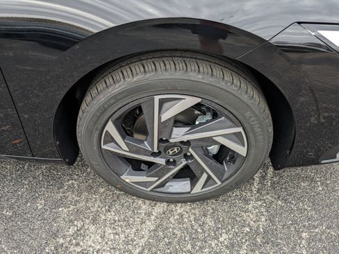 New 2025 Hyundai Elantra Sport image 11