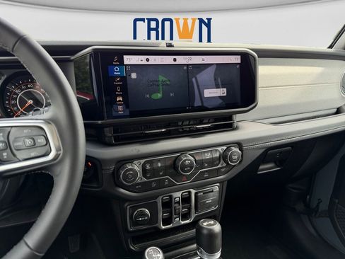 Used 2026 Jeep Wrangler Unlimited Sahara AWD/4WD image 15
