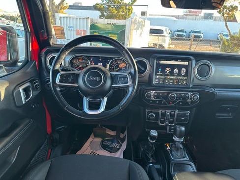 Used 2021 Jeep Wrangler Unlimited Sahara image 32