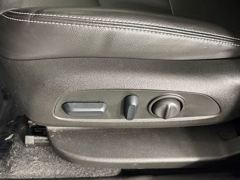 Used 2022 GMC Terrain SLT w/ Infotainment Package II FWD image 10