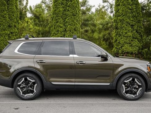 Used 2024 Kia Telluride S FWD image 12
