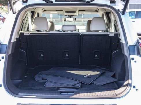 Used 2025 Nissan Rogue SL image 17