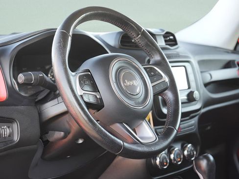 Used 2015 Jeep Renegade Trailhawk AWD/4WD image 22