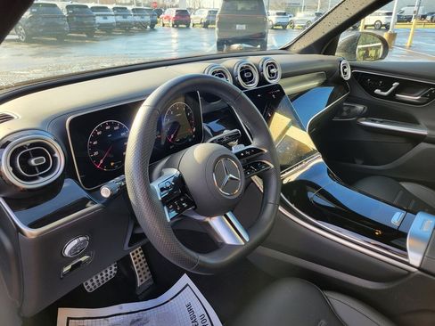 Used 2025 Mercedes-Benz GLC 300 4MATIC image 13