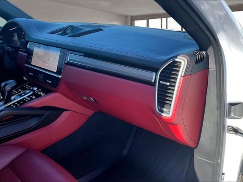 Used 2023 Porsche Cayenne image 16