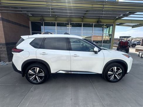 Used 2023 Nissan Rogue SL image 7