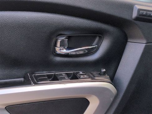 Used 2017 Nissan Titan PRO-4X w/ Pro-4x Convenience Package image 8