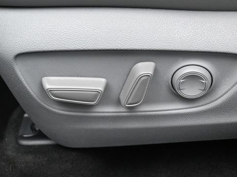 Used 2021 Toyota Highlander XLE image 10