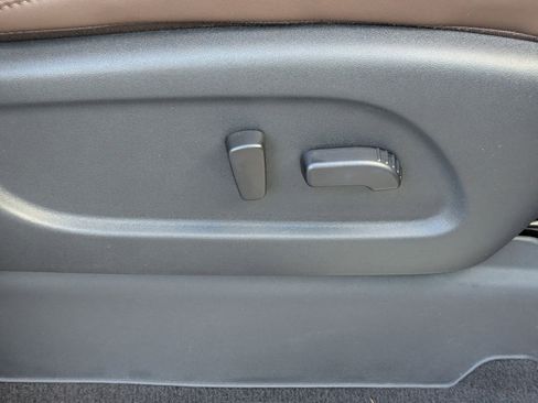 Certified 2024 Nissan Titan Platinum Reserve w/ Moonroof Package image 43