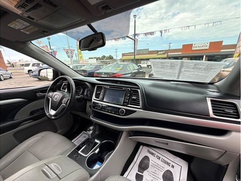 Used 2015 Toyota Highlander XLE FWD image 6