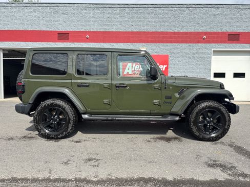 Used 2020 Jeep Wrangler Unlimited Sahara image 2