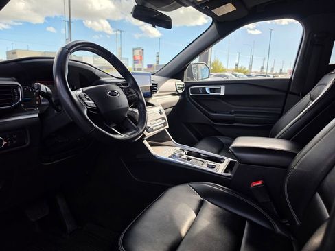 Used 2020 Ford Explorer XLT w/ Equipment Group 202A image 9