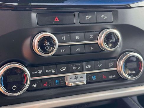 Used 2023 Ford Expedition Max XLT image 25