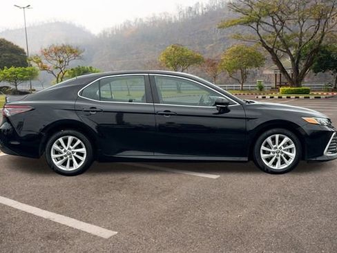 Used 2023 Toyota Camry LE image 3