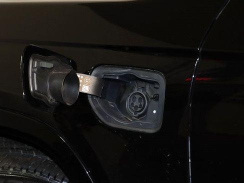 Used 2022 Jeep Grand Cherokee Overland w/ Luxury Tech Group IV image 12