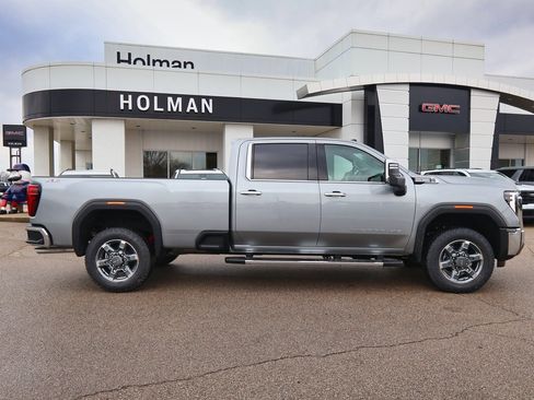 New 2026 GMC Sierra 3500 SLT image 2