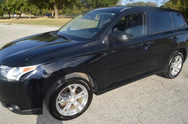 Used 2014 Mitsubishi Outlander SE FWD image 4