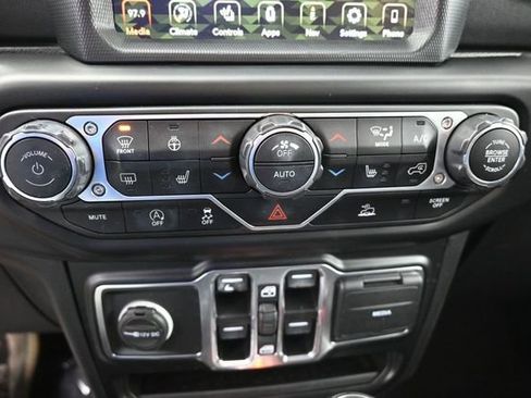 Used 2021 Jeep Wrangler Unlimited Sahara w/ Uconnect 4C Nav & Sound Group AWD/4WD image 33