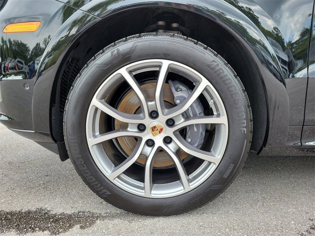 Certified 2025 Porsche Cayenne AWD/4WD image 11