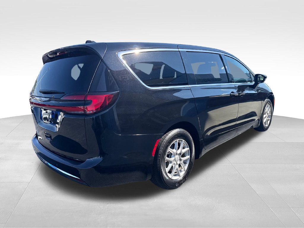 Used 2026 Chrysler Pacifica Select FWD image 6